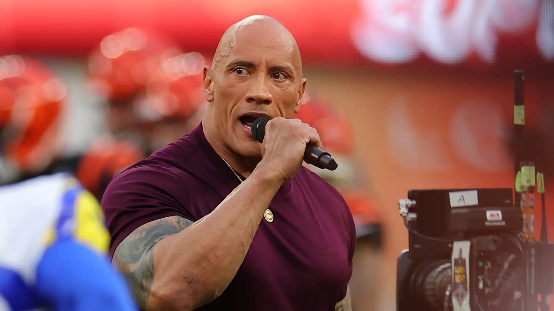 Le stelle di Hollywood Dwayne 'The Rock' Johnson e Ray Winstone farebbero parte di un gruppo interessato a rilevare il Southend United