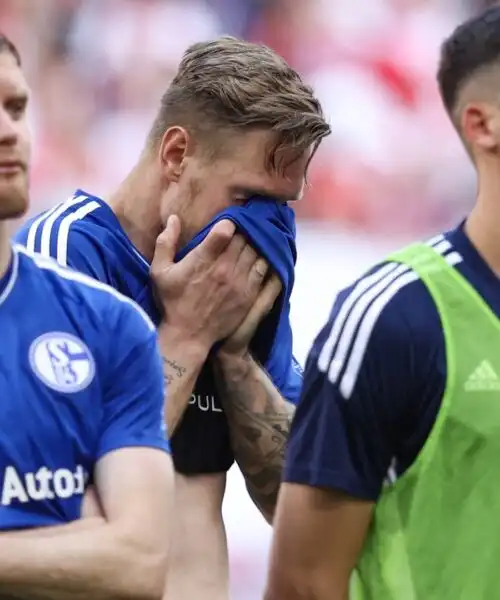 Schalke, giocatori in lacrime dopo la retrocessione: le foto