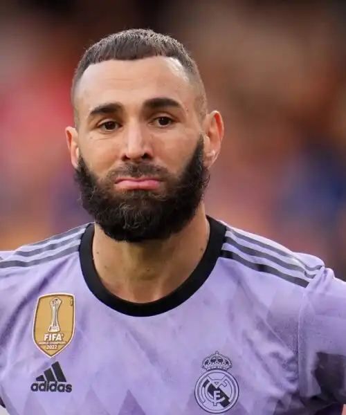 Benzema può lasciare il Real Madrid, un’offerta pazzesca lo tenta. Le foto