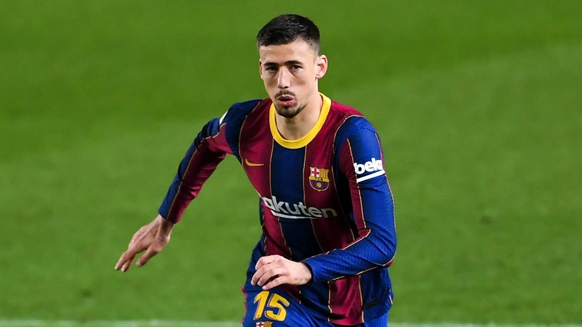 Al momento il calciatore gioca in prestito all'Aston Villa
