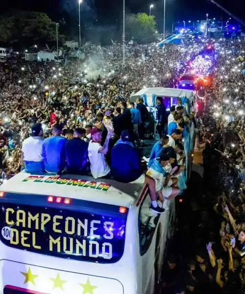 L’Argentina arriva a Buenos Aires: le spettacolari foto della festa