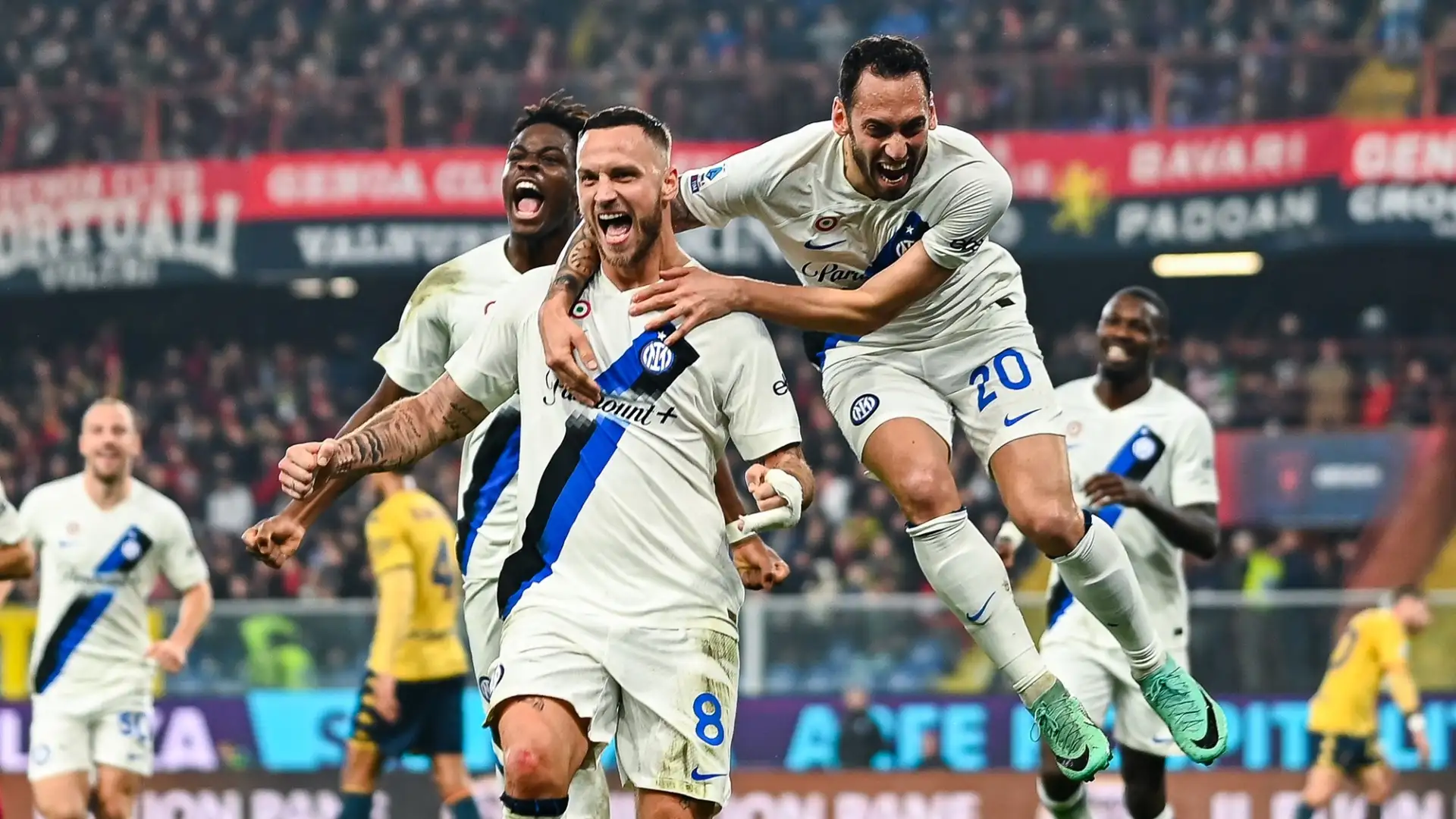 Arnautovic è andato a segno al 42', tra le furiose proteste dei rossoblu