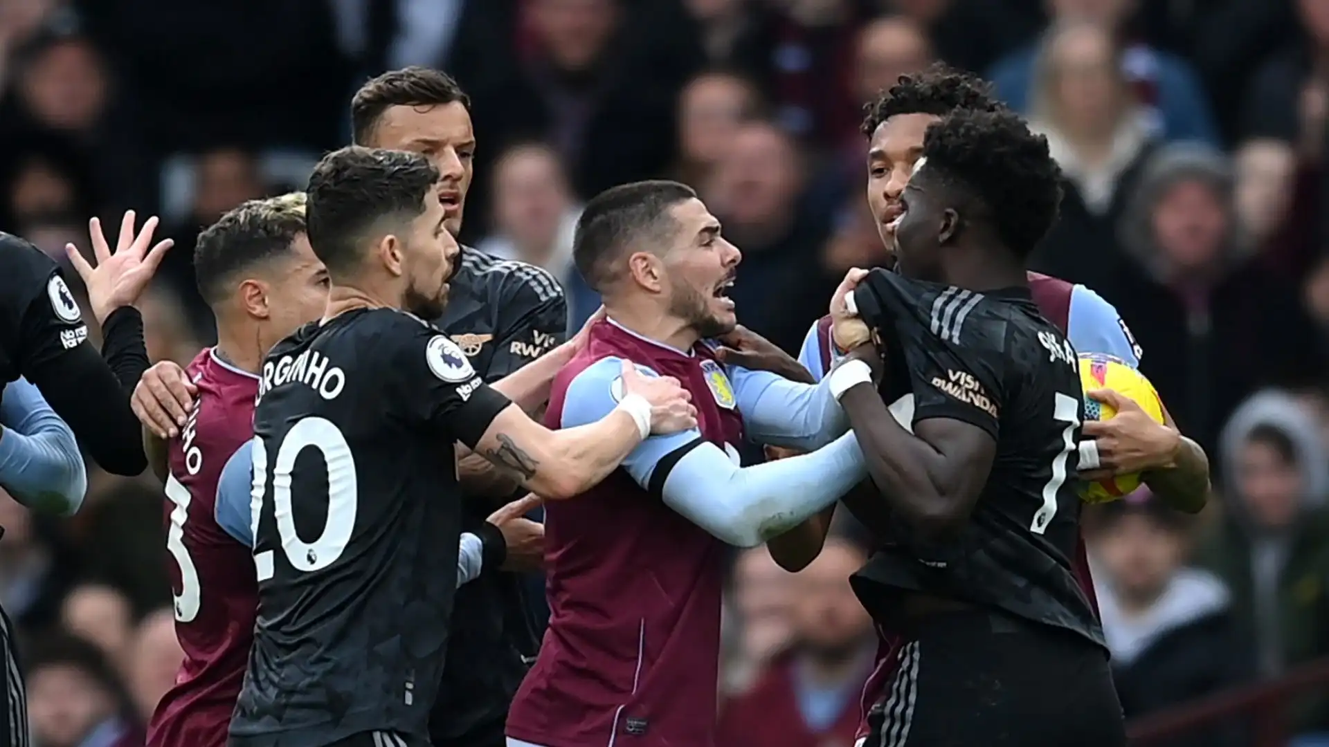 Arsenal: prima lo scontro, poi la vittoria. Le foto