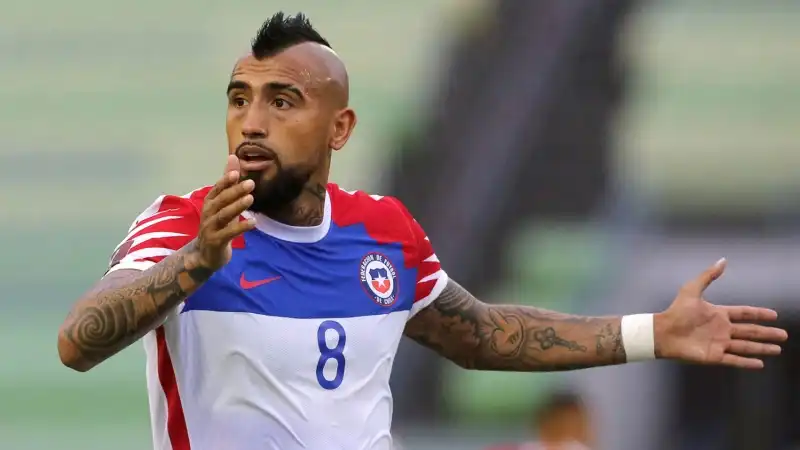 Arturo Vidal ha il Covid-19: “Vaccinatevi!”