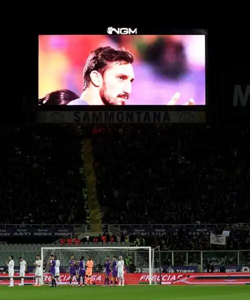 Astori, il commovente omaggio in Fiorentina-Milan: le foto