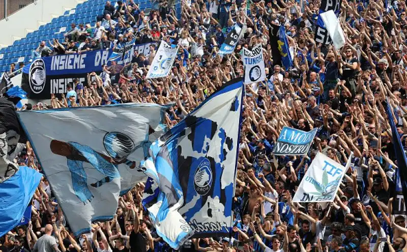 Dopo un primo tempo opaco la squadra di Gasperini passa due volte nella ripresa con Barrows e Castagne, di Panev il gol rossoblu.