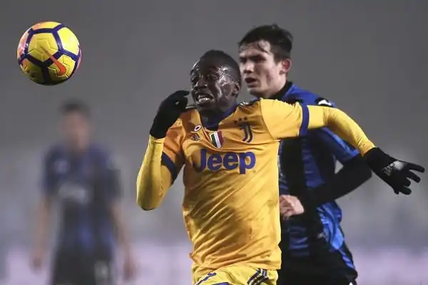 I bianconeri battono l’Atalanta grazie ad una rete di Higuain che sblocca subito il match. Decisivo nel primo tempo anche Gianluigi Buffon che al rientro dall’infortunio para un rigore al Papu Gomez.