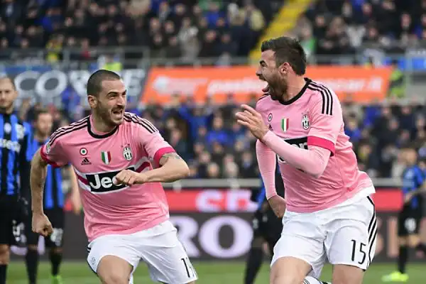  La squadra di Allegri stende i nerazzurri grazie alla rete di Barzagli, e alla marcatura di Lemina nel finale: Buffon è a 100' dal record assoluto di imbattibilità, detenuto da Sebastiano Rossi.