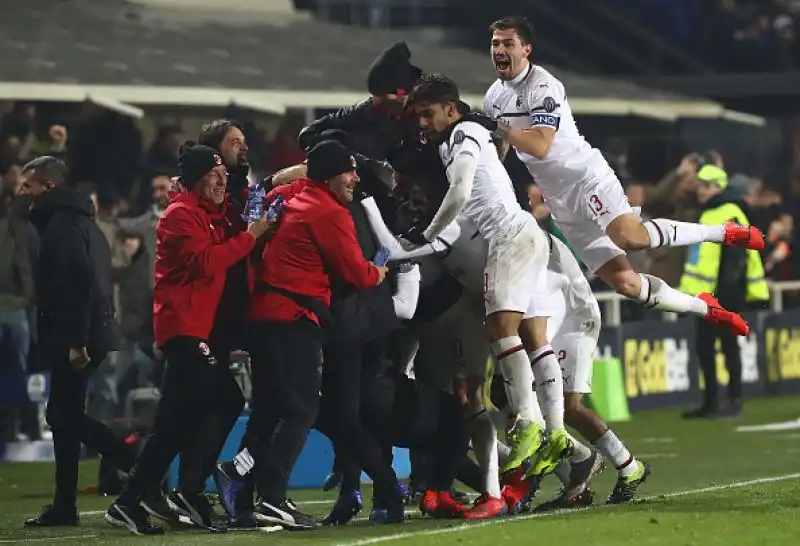 La squadra di Gattuso vince 3-1 in rimonta sul campo dell'Atalanta grazie ad altri due gol del polacco.