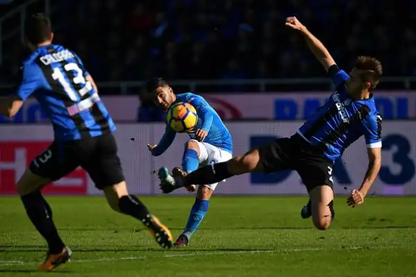 Gli azzurri di Sarri superano per 1-0 l'Atalanta di Gasperini all'Atleti Azzurri d'Italia grazie alla rete di Mertens nella ripresa.