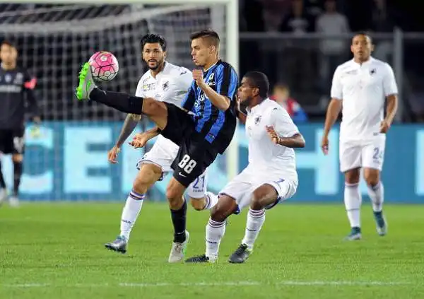 Moisander alla Fantozzi, l'Atalanta ringrazia. La Dea supera per 2-1 la Samp grazie all'autogol del centrale doriano e alla rete di Denis.