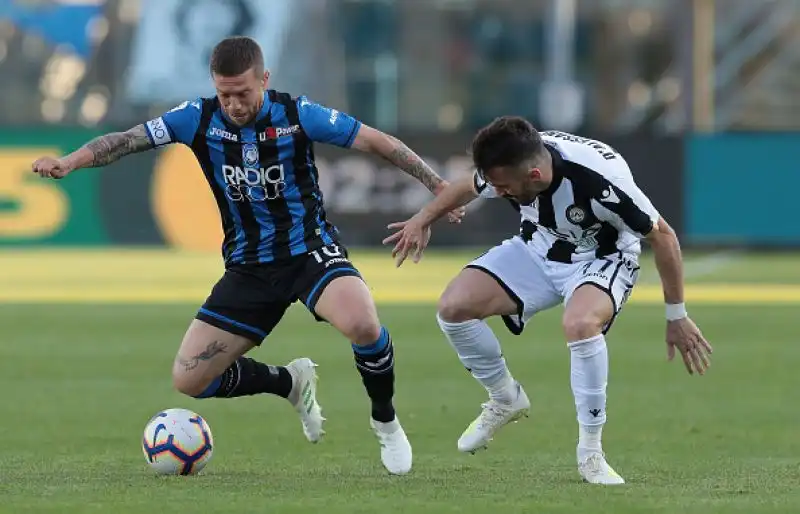 Bergamaschi vittoriosi grazie alle reti di De Roon su calcio di rigore all'81' e di Pasalic su assist di Zapata all'86'.
