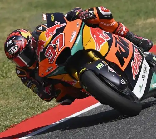 Moto2, Augusto Fernandez vince ad Assen e aggancia Vietti