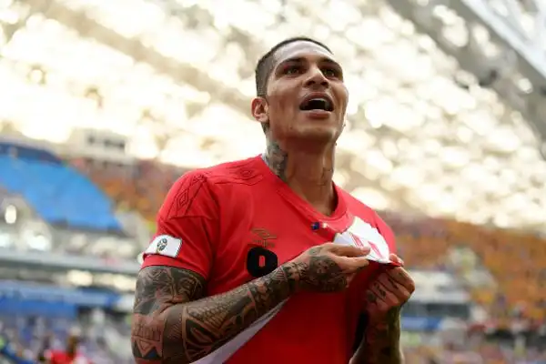Con un gol per tempo di Carillo e del capitano Guerrero, la squadra di Gareca piega l'Australia che chiude il Gruppo C al quarto posto.