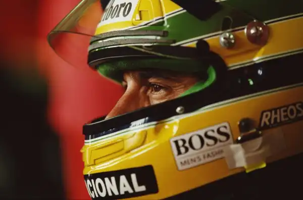 Senna: due caschi vanno all’asta