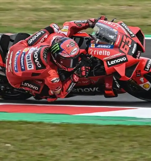 MotoGp, grande pole di Pecco Bagnaia a Misano: prima fila tutta Ducati