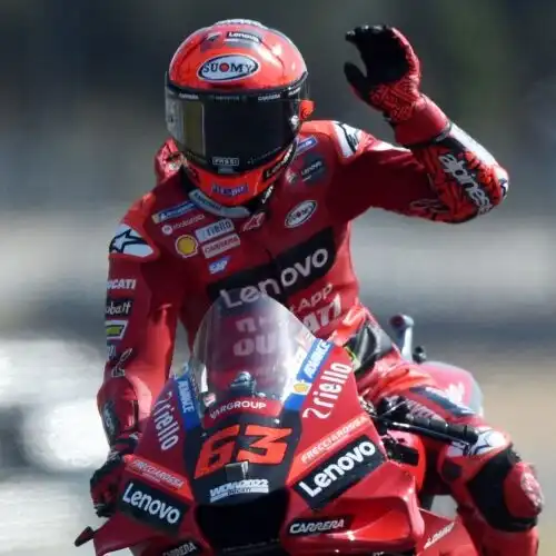 MotoGp Le Mans: Bagnaia in pole, doppietta Ducati. Indietro Marc Marquez