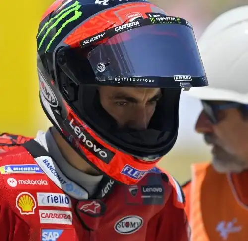 Ducati, psicodramma Bagnaia: ennesima caduta, urla e sfogo ai box