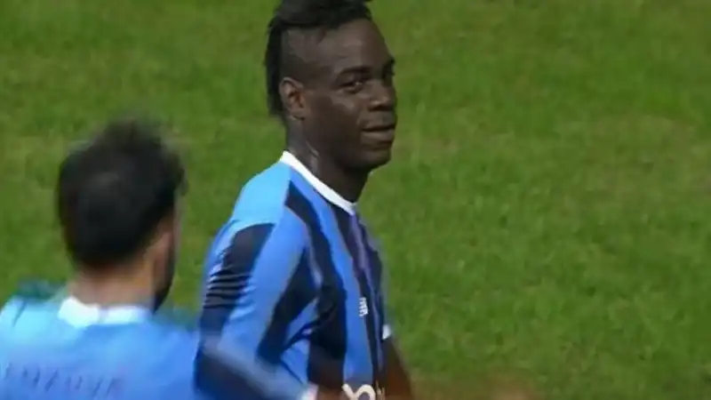 Mario Balotelli salva Vincenzo Montella al 97′