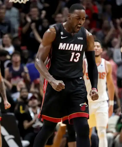 NBA: epica rimonta di Miami, Golden State passeggia
