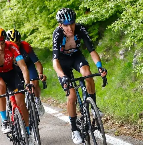 Giro d’Italia, altro ritiro improvviso: un big dice basta tra le lacrime