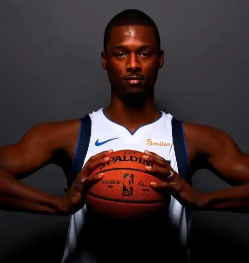 NBA, Barnes ceduto a partita in corso