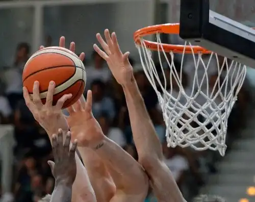 Pioggia di multe nella A di basket