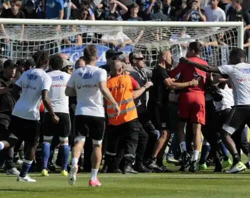 Clamorosa aggressione a Bastia, sospeso il match