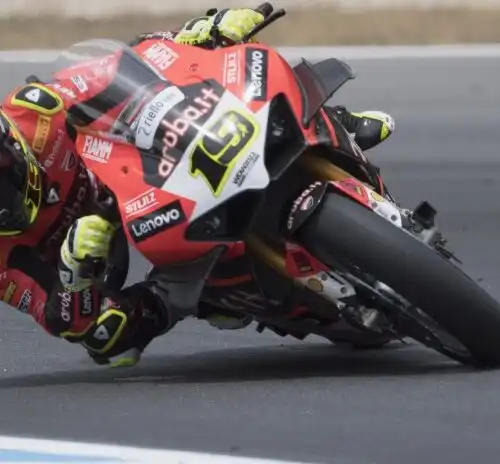 Sbk Magny-Cours, Alvaro Bautista e Ducati esultano due volte