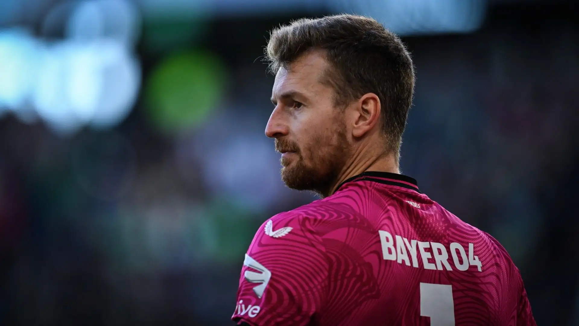10- Decimo posto per il portiere Lukas Hradecky: 2.6 milioni di euro ogni anno
