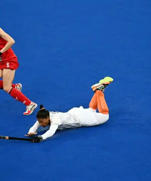 Belle e coraggiose: spesso a terra le ragazze dell’hockey. Le foto