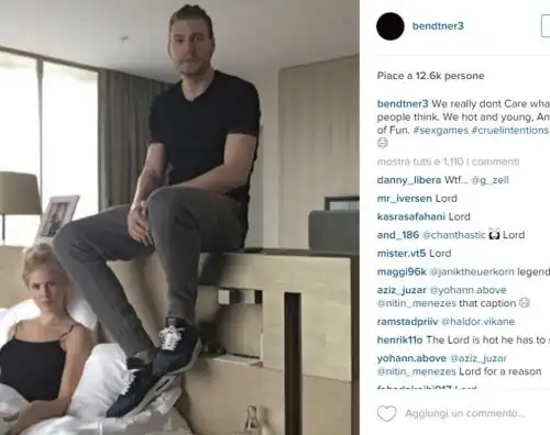 Bendtner si dà ai giochi sessuali