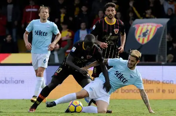La squadra di Simone Inzaghi schianta il Benevento con le reti di Immobile, Marusic, Bastos, Parolo e Nani. Di Lazaar il gol della bandiera per i campani.