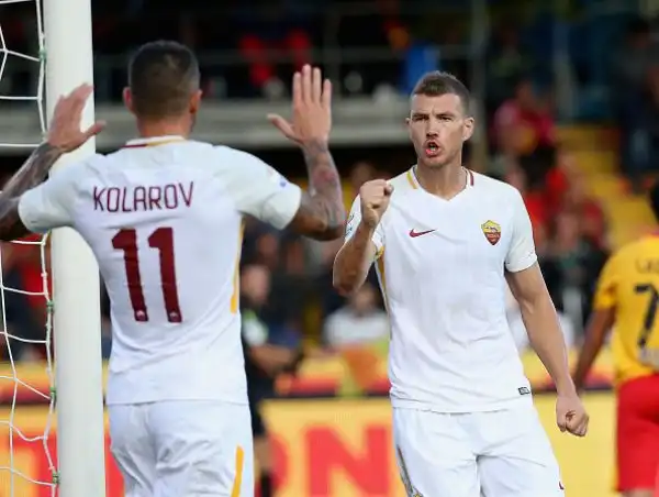 La Roma non molla il treno scudetto e nel secondo anticipo della quinta giornata supera indenne la pratica Benevento con doppietta di Dzeko e doppio autogol degli sfortunati campani.