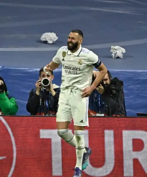 Benzema, esultanza dolorosa dopo il gol contro il Liverpool: le foto