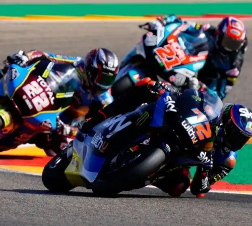 Moto2: Bezzecchi vince, Bastianini leader