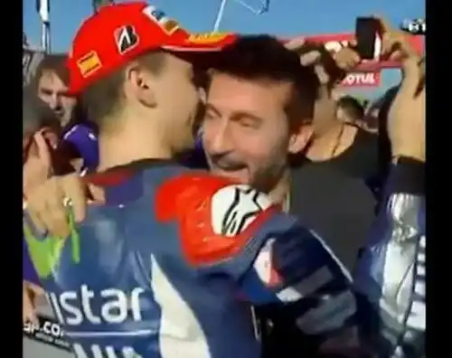 Biaggi commosso abbraccia Lorenzo