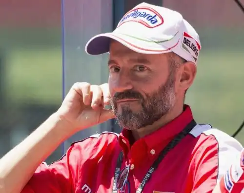 Max Biaggi tira le orecchie ai suoi piloti