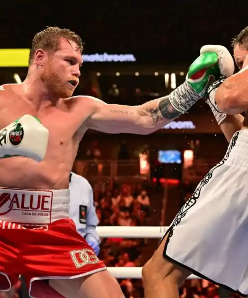 Boxe, Canelo Alvarez si conferma il re dei supermedi