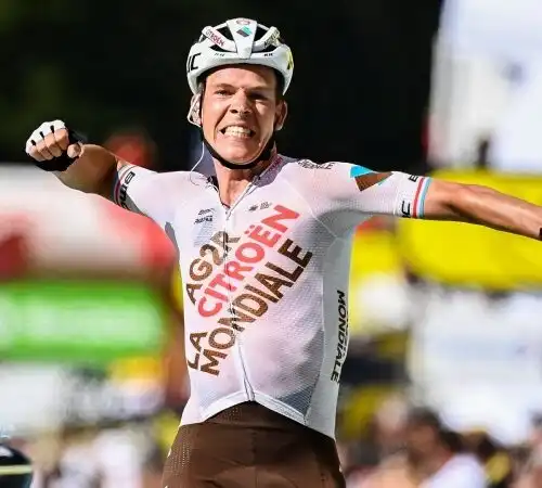 Tour de France, Bob Jungels si prende la nona tappa