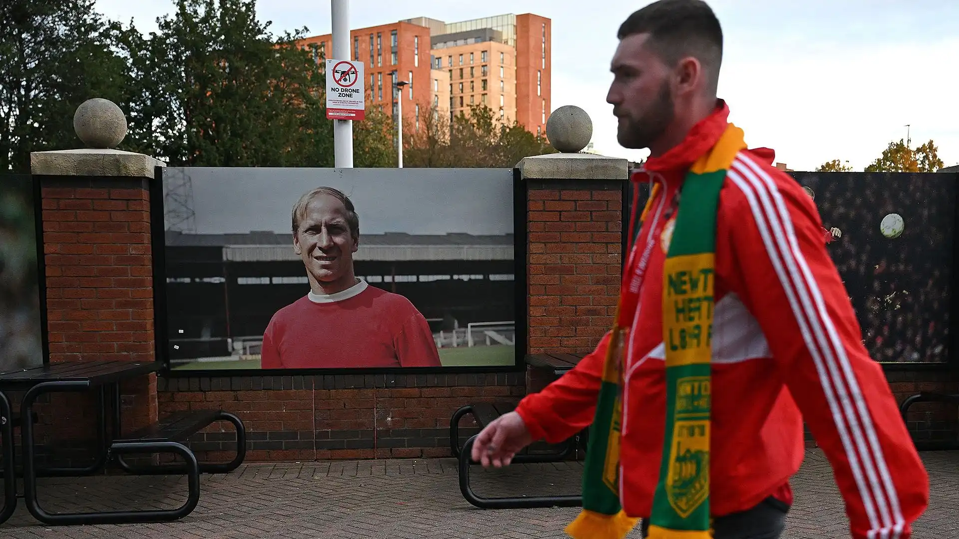 La morte di Bobby Charlton non ha lasciato indifferenti gli inglesi