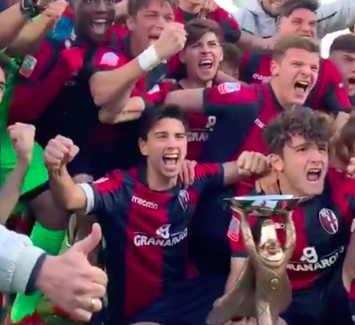 Viareggio, il Bologna alza il trofeo