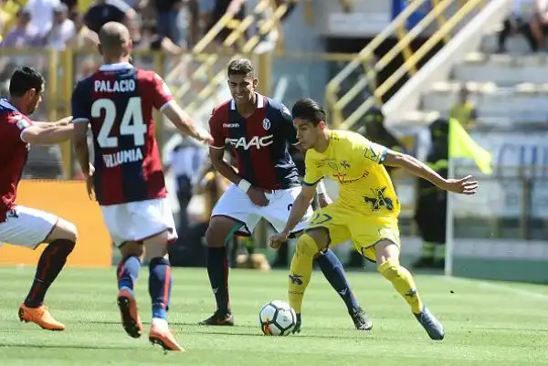 Con i gol di Giaccherini e Inglese, che hanno ribaltato il gol iniziale di Verdi i veronesi si portano a +2 dalla zona retrocessione.