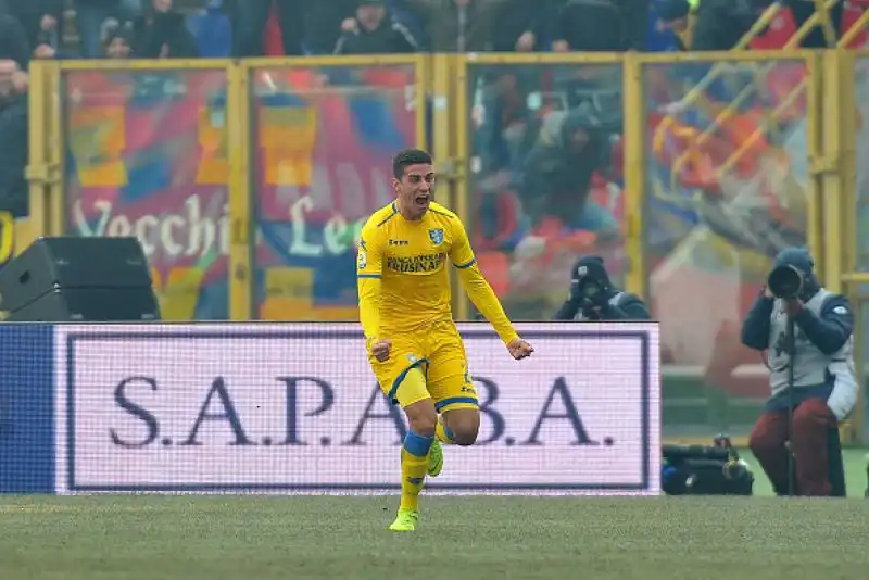 Ghiglione, due volte Ciano e Pinamonti per la prima vittoria di Baroni sulla panchina dei laziali. Espulso il rossoblu Mattiello dopo soli tredici minuti.
