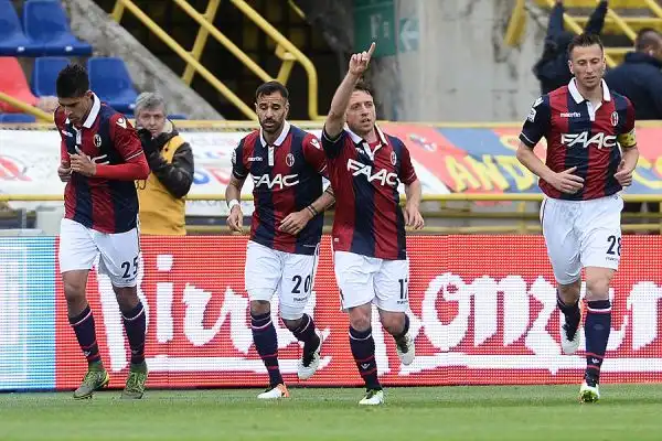 Al Dall'Ara il Bologna di Donadoni piega il Genoa con una rete per tempo di Floccari e Giaccherini e conquista tre punti d'oro che valgono di fatto la salvezza per gli emiliani.