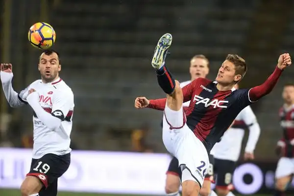 I padroni di casa si aggiudicano una partita non spettacolare e con tanto pressing grazie ad un gol per tempo di Destro e Falletti.