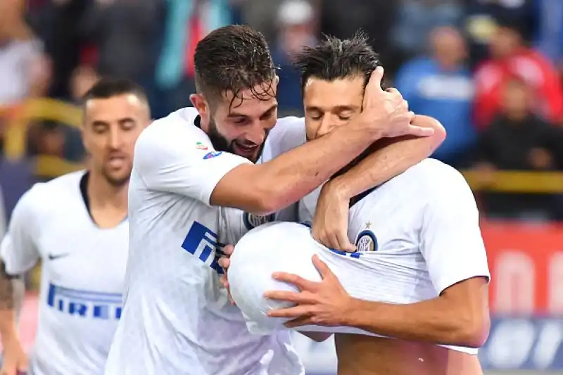 Al suo esordio in campionato in maglia neroazzurra Nainggolan va subito a segno e sblocca il risultato a Bologna. Candreva e Perisic arrotondano il risultato nel finale.