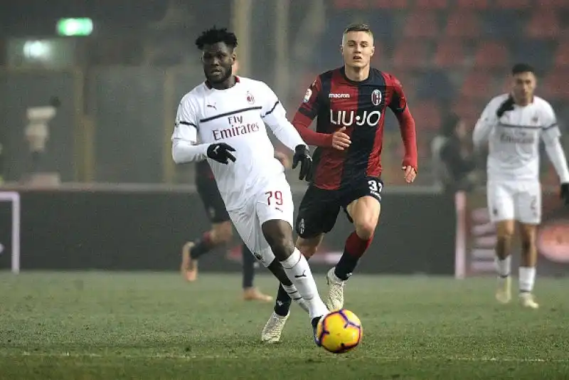 Rossoneri spuntati nel primo tempo e costretti a difendersi nel finale dopo l'espulsione di Bakayoko.