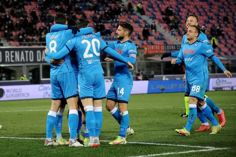 Gli azzurri ottengono un importante successo in casa dei rossoblù e si riavvicinano alle due milanesi