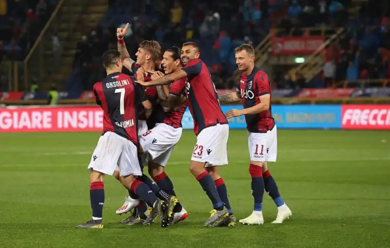 I padroni di casa in gol con Orsolini, Pulgar e Lyanco, poi il gol parmense di Inglese e il definitivo 4-1 con un'autorete di Sierralta.